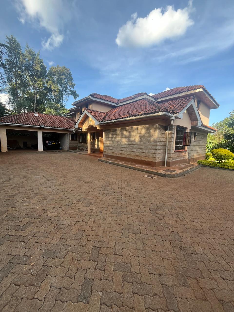 4 bedroom Townhouse For Sale in Kitisuru